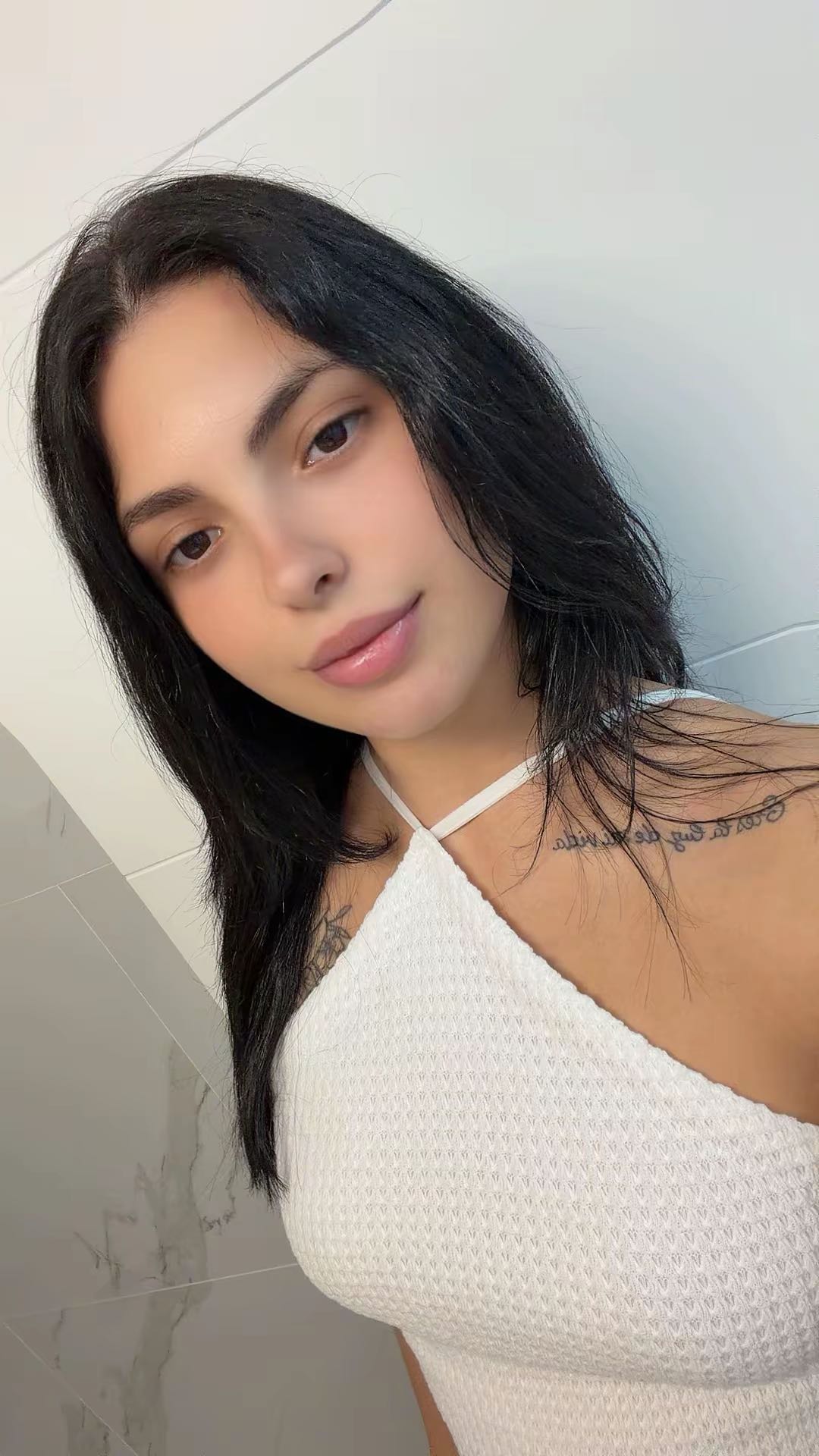 Valentina, a girl online for a 1v1 video chat